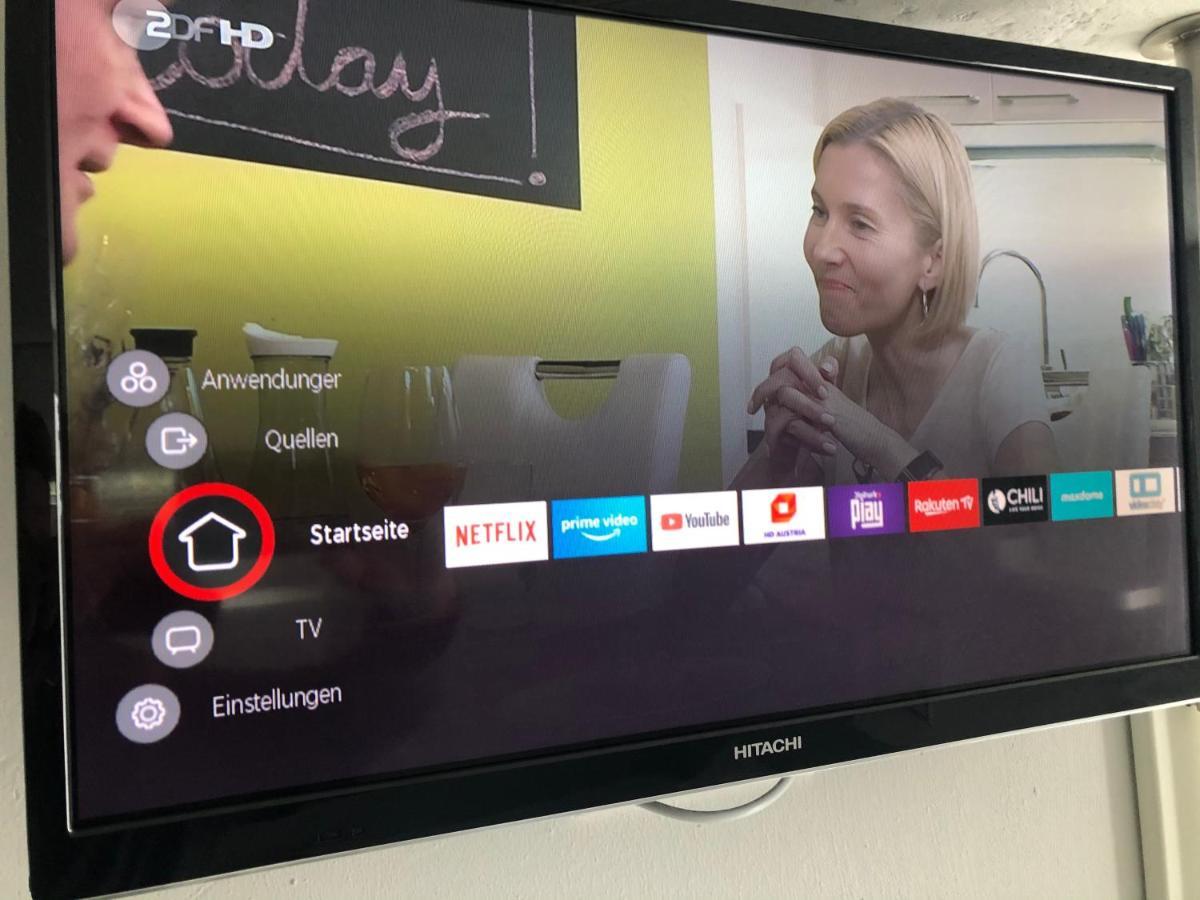 Modernes Zimmer mit Küchenzeile und Bad Denkte Exterior foto